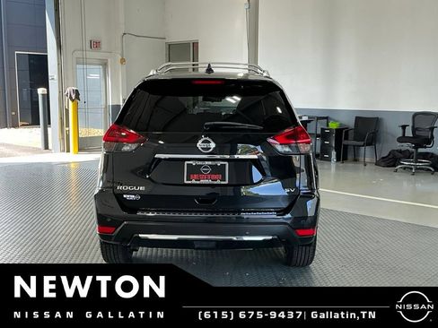 Used 2019 Nissan Rogue SV w/ Premium Package FWD image 5
