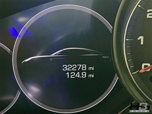 Used 2020 Porsche Panamera GTS image 11