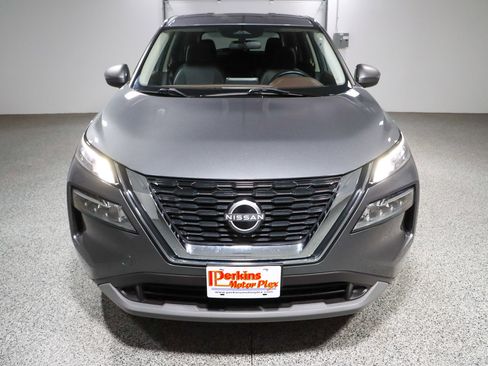 Used 2023 Nissan Rogue SV image 4