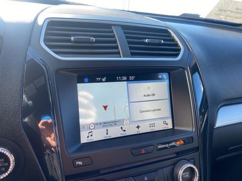 Used 2017 Ford Explorer XLT w/ Equipment Group 202A image 12