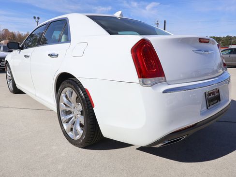 Used 2018 Chrysler 300 Limited image 4
