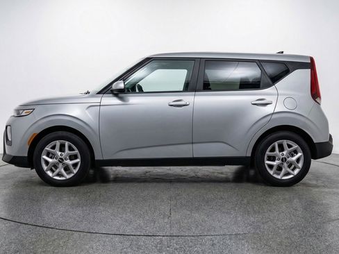 Used 2025 Kia Soul LX w/ LX Technology Package FWD image 5