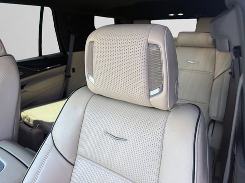 Used 2024 Cadillac Escalade Premium Luxury AWD/4WD image 11