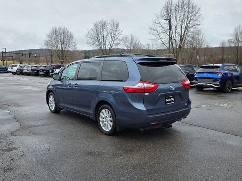 Used 2017 Toyota Sienna LE image 6
