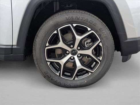 Used 2025 Jeep Compass Limited image 22