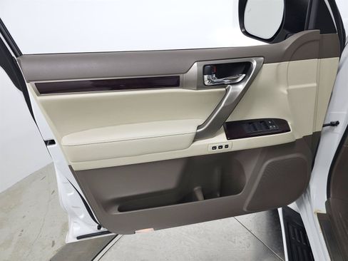 Used 2014 Lexus GX 460 w/ Premium Package AWD/4WD image 12