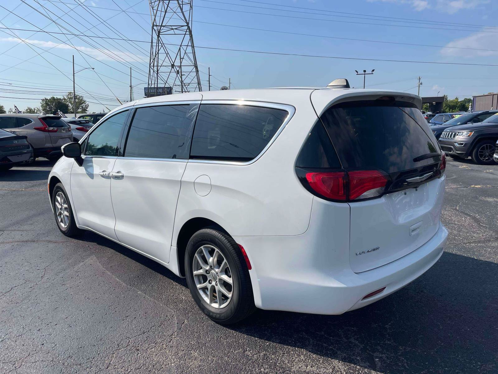 Used 2022 Chrysler Voyager LX FWD image 5