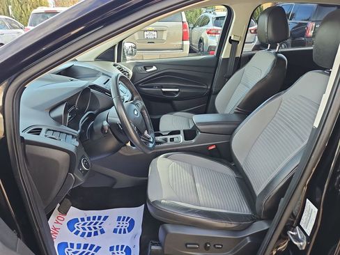 Used 2017 Ford Escape SE w/ SE Sport Appearance Package image 12