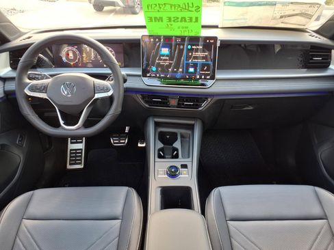 New 2026 Volkswagen Tiguan SE R-Line FWD image 8
