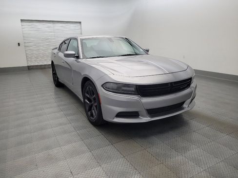 Used 2017 Dodge Charger SE RWD image 13