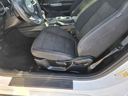 Used 2017 Ford Mustang Coupe RWD image 19