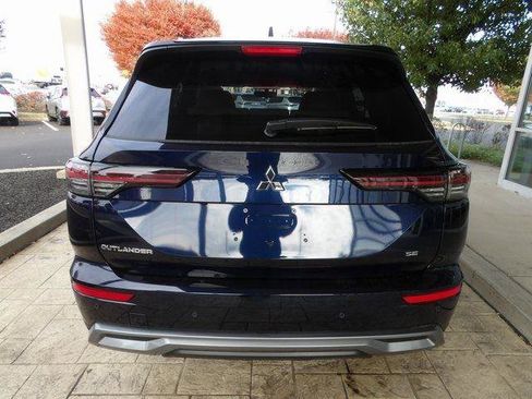 New 2025 Mitsubishi Outlander SE image 6