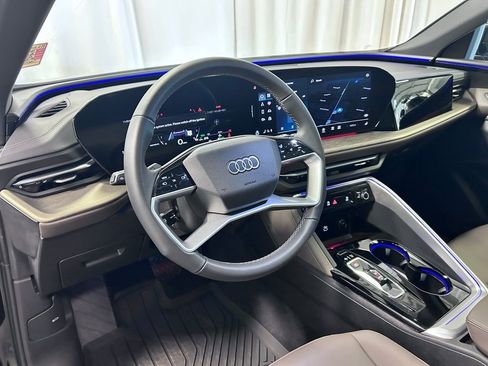 Certified 2025 Audi Q5 Premium w/ Convenience Package AWD/4WD image 2
