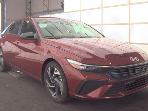 Used 2025 Hyundai Elantra Sport FWD image 3