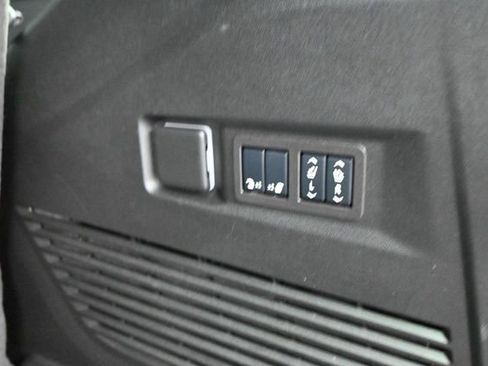 Used 2024 GMC Yukon Denali Ultimate AWD/4WD image 33