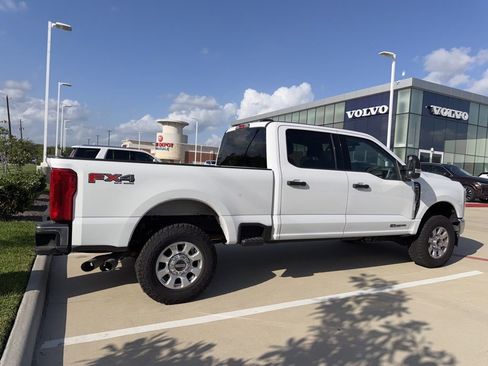 Used 2024 Ford F250 XLT w/ FX4 Off-Road Package image 12