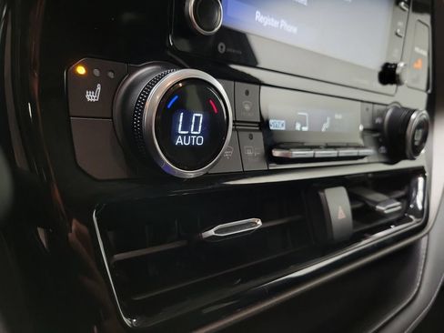Used 2020 Toyota Highlander XLE FWD image 22