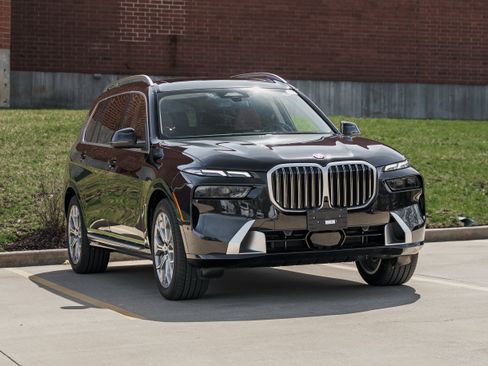 Used 2026 BMW X7 xDrive40i AWD/4WD image 2
