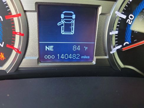 Used 2018 Toyota 4Runner SR5 AWD/4WD image 18