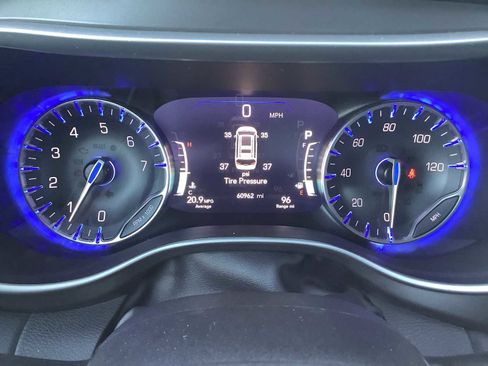 Used 2022 Chrysler Pacifica Touring-L FWD image 20