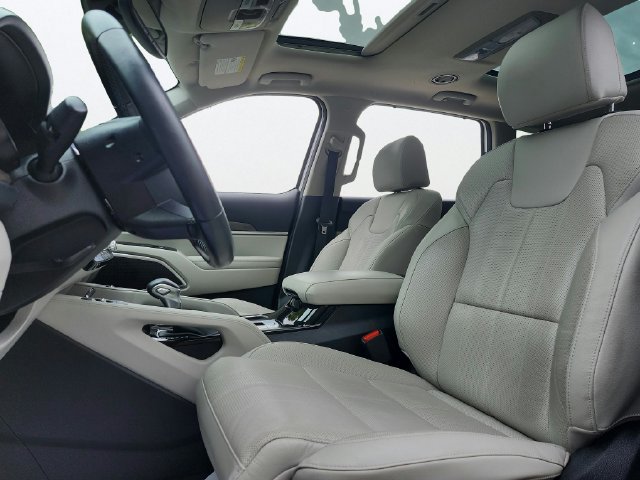 Certified 2022 Kia Telluride SX w/ Nightfall Edition Package AWD/4WD image 12