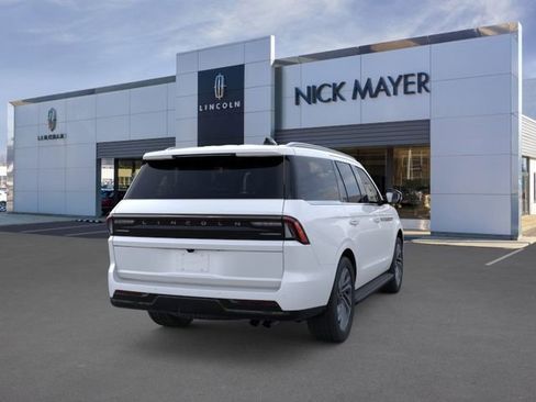 New 2026 Lincoln Navigator Premiere AWD/4WD image 9