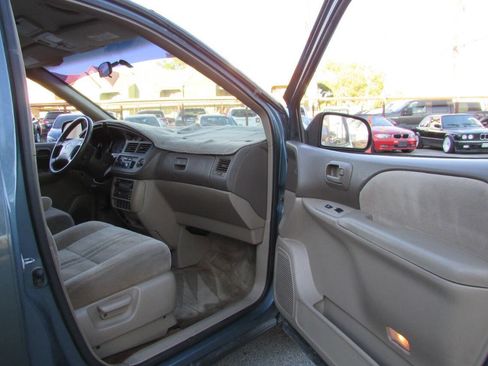 Used 2002 Toyota Sienna CE image 27