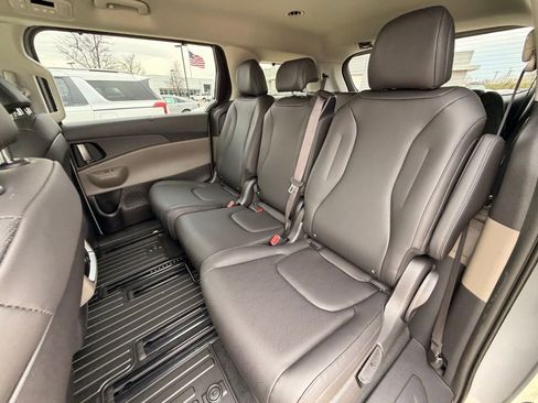 New 2026 Kia Carnival EX image 22
