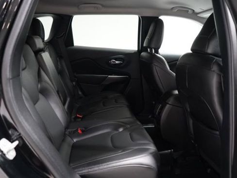 Used 2021 Jeep Cherokee Latitude Lux w/ Mopar Interior Package image 36