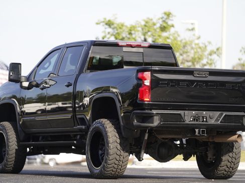 Used 2024 Chevrolet Silverado 2500 High Country w/ Midnight Edition AWD/4WD image 3