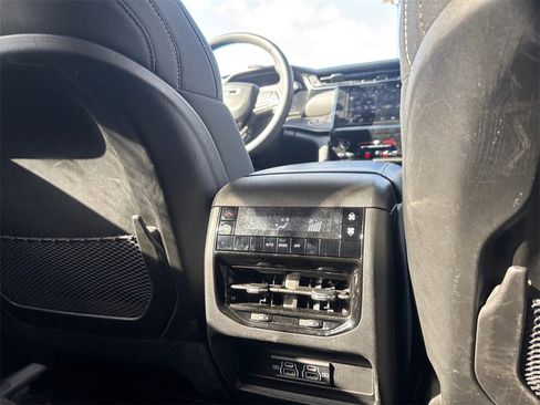 Used 2023 Jeep Grand Cherokee L Laredo image 25