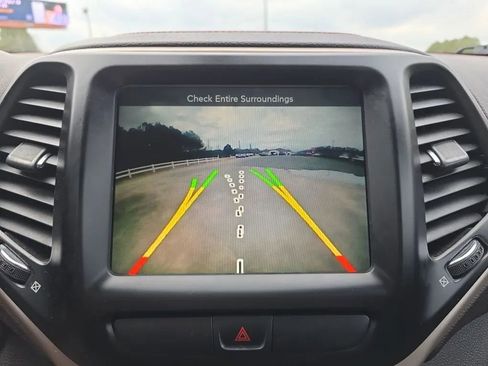 Used 2017 Jeep Cherokee Trailhawk image 34