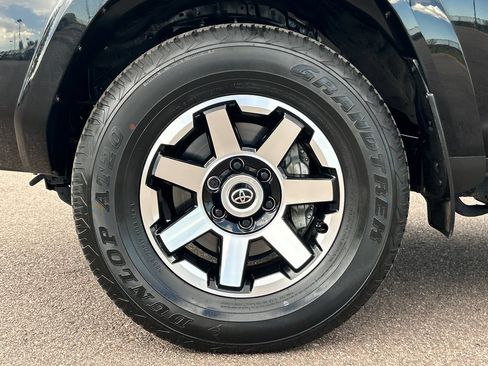 Used 2022 Toyota 4Runner TRD Off-Road Premium AWD/4WD image 26