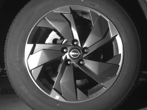 Used 2025 Nissan Rogue SV AWD/4WD image 15