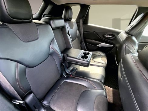 Used 2017 Jeep Cherokee Trailhawk w/ Cold Weather Group image 25