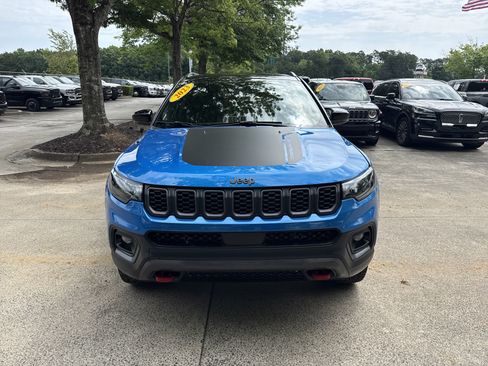Used 2025 Jeep Compass Trailhawk AWD/4WD image 2