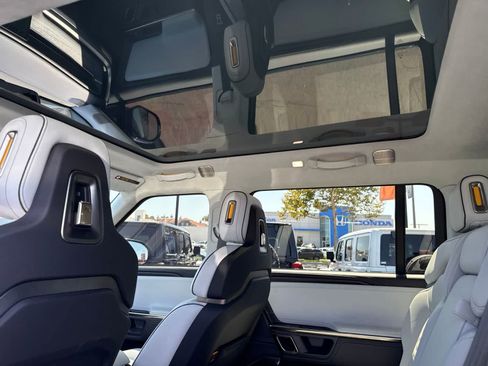Used 2023 Rivian R1S Launch Edition AWD/4WD image 32