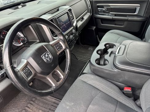 Used 2022 RAM 1500 Classic SLT image 9