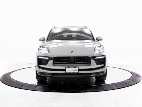 Certified 2025 Porsche Macan image 10