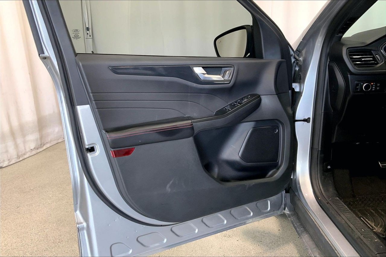 Used 2024 Ford Escape ST-Line w/ Tech Pack #1 FWD image 21