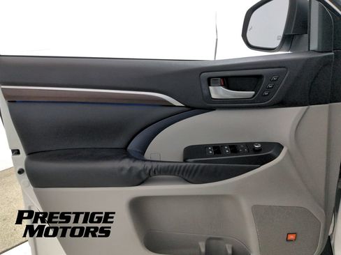 Used 2016 Toyota Highlander Limited Platinum AWD/4WD image 25