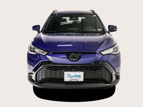 Used 2024 Toyota Corolla Cross SE image 3