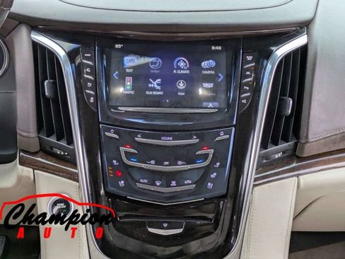 Used 2017 Cadillac Escalade Premium Luxury RWD image 24