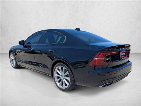 Used 2021 Volvo S60 T6 Momentum AWD/4WD image 8