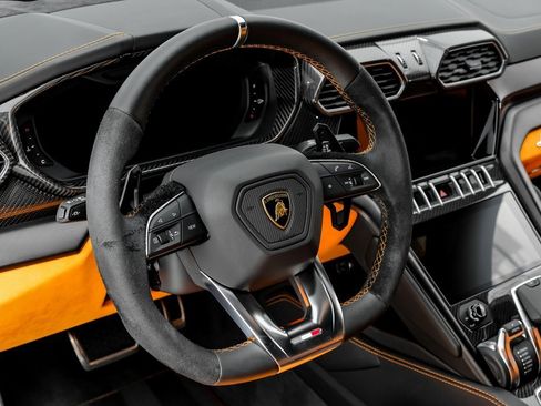 Used 2022 Lamborghini Urus image 6