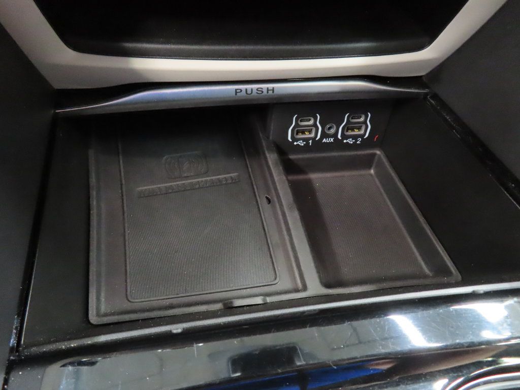 Used 2024 Chrysler Pacifica Limited FWD image 54