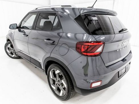 Used 2023 Hyundai Venue SEL FWD image 7