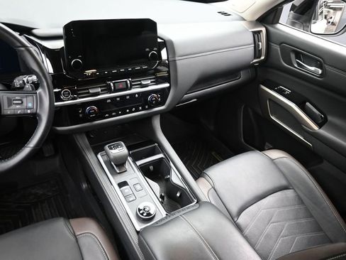 Used 2024 Nissan Pathfinder Platinum AWD/4WD image 13