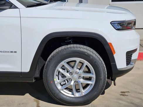 New 2026 Jeep Grand Cherokee L Laredo image 6