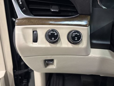 Used 2020 Cadillac Escalade Premium Luxury AWD/4WD image 26